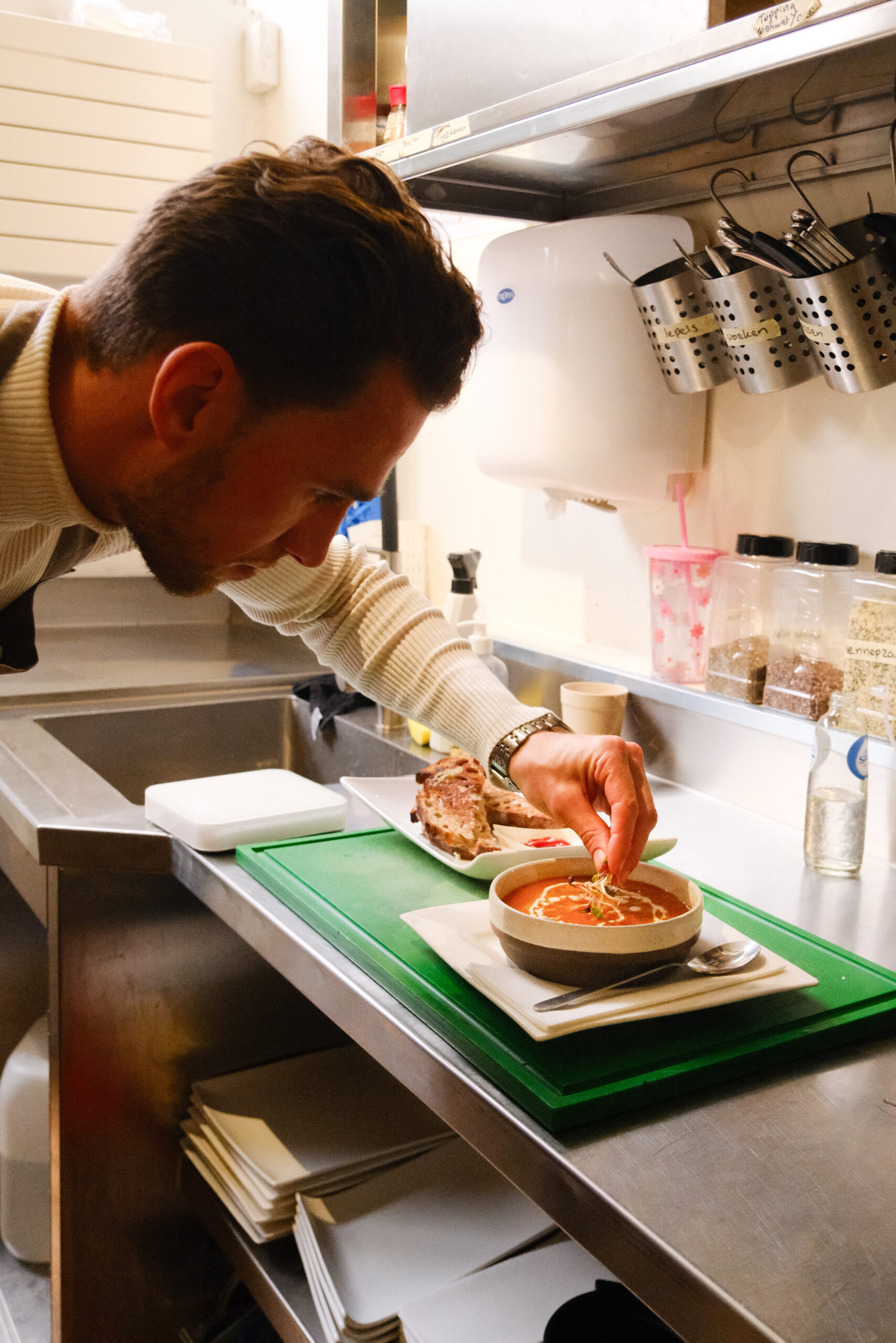 Do keuken soep klaarmaken